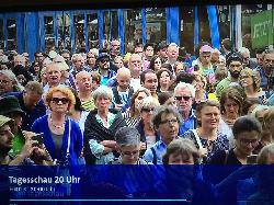 Nicht-muslimische Teilnehmer der Demonstration in Köln finden nur wenige Muslime vor, mit denen sie sich solidarisieren können!