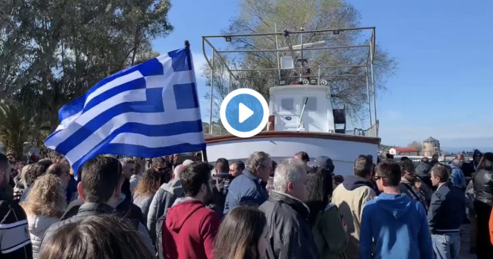 Griechen haben die Schnauze voll! Jetzt werden NGOs verprügelt und UN-Einrichtungen abgefackelt [Videos]