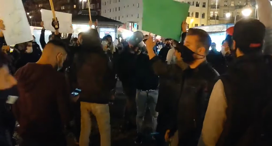 Muslime nach Nizza: „Allahu akbar“-Kundgebung in Berlin [Video]