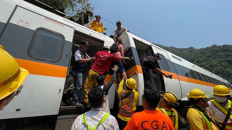  Taiwan: Bei einem Zugunglück sind mindestens 51 Menschen ums Leben gekommen