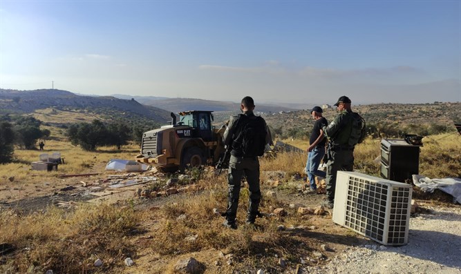 Die Regierung von Bennett-Lapid führt ihre erste Siedlungsevakuierung durch