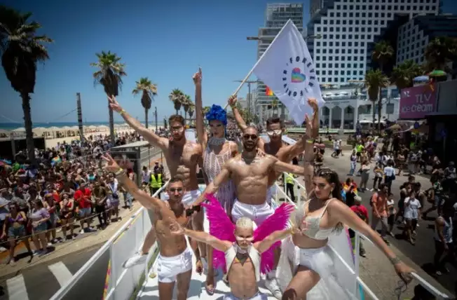 Tel Aviv veranstaltete die „größte LGBTQ-Pride-Parade überhaupt“ seit Beginn der Pandemie