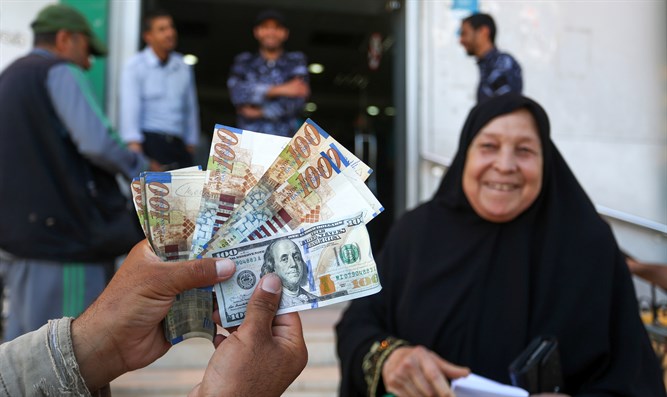 Regierung beendet Phänomen der „Bargeldkoffer“ nach Gaza