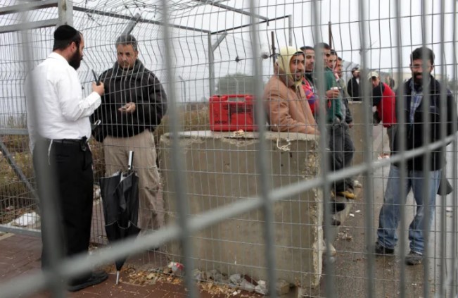 Israel stellt 16.000 weitere Arbeitserlaubnisse für palästinensische Arbeiter aus