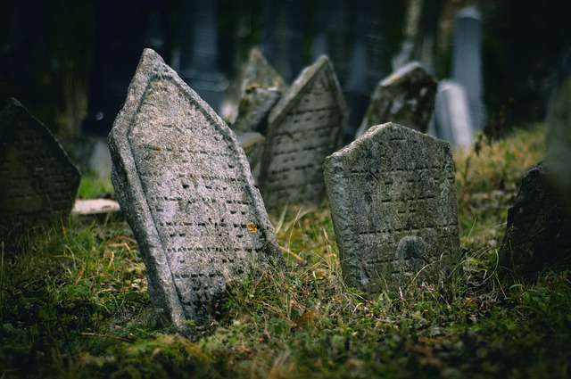 „Empörung und Ressentiments“ nach Vandalismus auf dem griechisch-jüdischen Friedhof