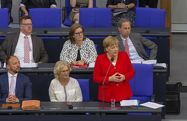 Angela Merkel - Kanzlerin der Rechtsbrüche