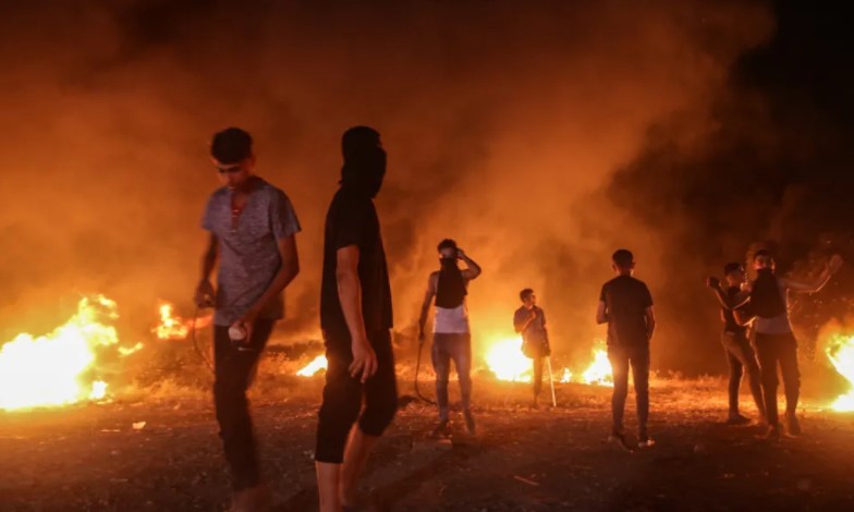 Nach Grenzunruhen und Brandanschlägen aus der Luft startet die IDF Luftangriffe auf Gaza