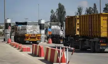 Israel erlaubt  Lastwagen mit Reifen und Motoren die Einfahrt in den Gazastreifen