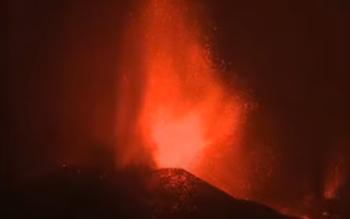 Vulkanausbruch-auf-La-Palma-Feuerfontnen-und-Lavaflsse-