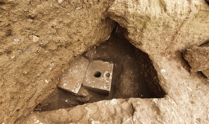 2700 Jahre alte Toilette aus der Zeit des Ersten Tempels in Jerusalem entdeckt [Video]