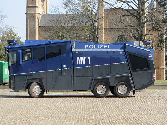 Hamburg: Polizei-Hundertschaften schützen AfD-Oktoberfest
