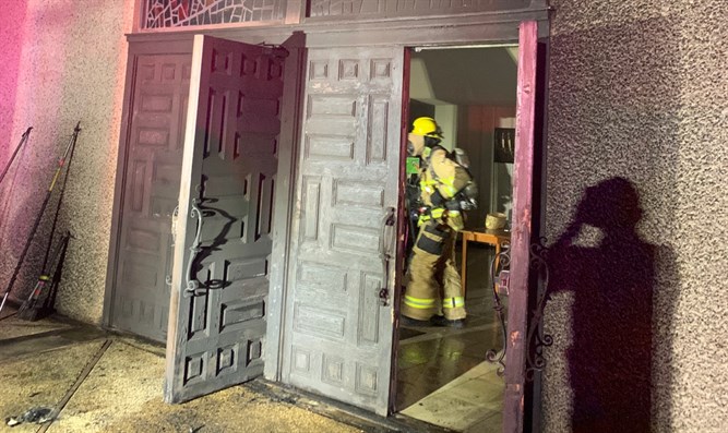 Feuer außerhalb der Synagoge in Austin, Texas, nach einer Flut antisemitischer Handlungen
