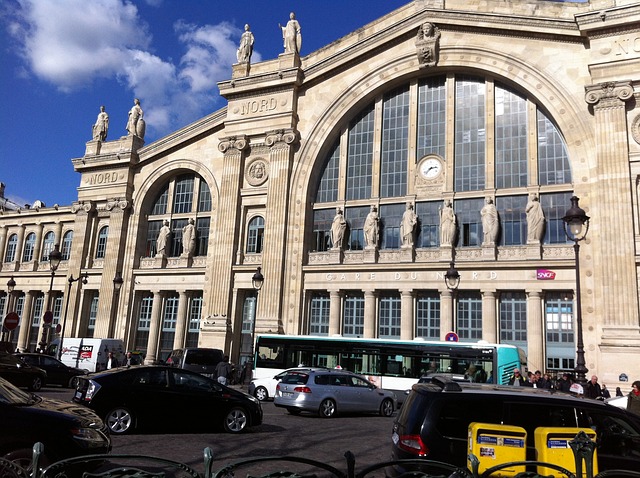 Messer-Angriff unter „Allahu akbar“-Rufen in Pariser Bahnhof