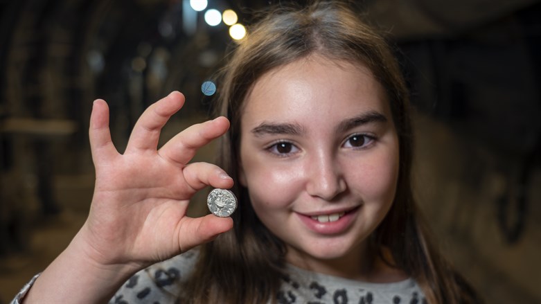 11-jähriges Mädchen findet Münze von vor 2.000 Jahren