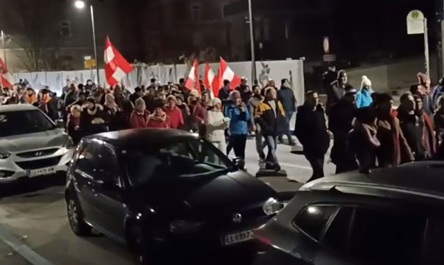Österreich: 1000 Teilnehmer in Steyr beim Corona Demo