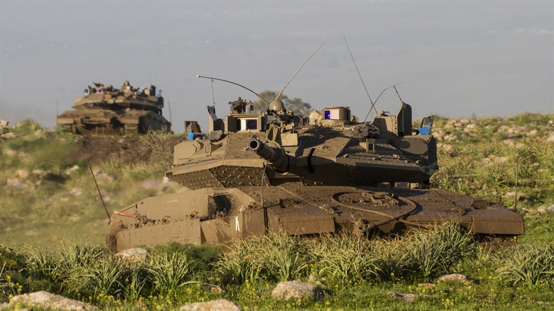 Araber versuchen, Panzer von der IDF-Gedenkstätte wegzuschleppen [Video]