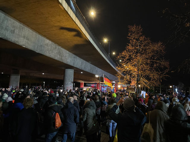 Tausende Corona-Demonstranten in Düsseldorf