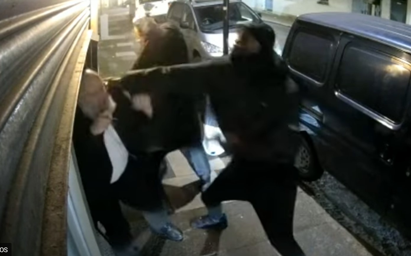 Bösartiger Angriff auf zwei ältere chassidische Juden in London [Video]