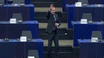 Bulgarische-Abgeordnete-zeigt-Hitlergru--im-Europischen-Parlament