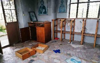 Griechenland-Muslimische-Migranten-entweihen-und-verwandeln-2339-Kirchen-in-Toiletten
