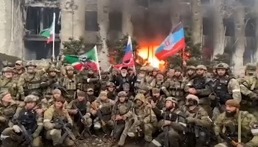 „Allahu Akhbar“ – tschetschenischer Kriegsherr erklärt „Sieg“ in Mariupol [Video]