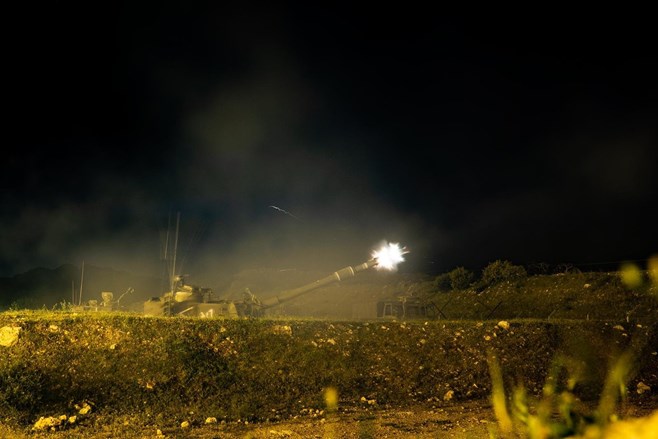 Vom Libanon abgefeuerte Rakete explodiert im offenen Gelände, IDF greift Ziele im Südlibanon an