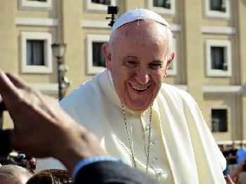 Papst-Franziskus-gibt-das-Kreuz-Christi-auf-um-Muslime-zu-besnftigen