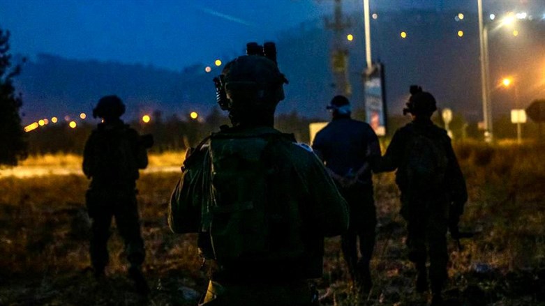 21 mutmaßliche Terroristen bei mehreren Operationen über Nacht in ganz Judäa und Samaria geschnappt