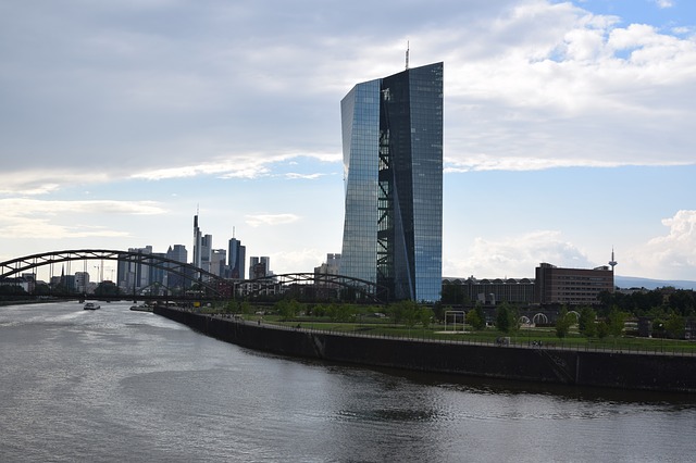 EZB erhöht Leitzins auf 0,50 Prozent