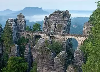Waldbrand unterhalb der Basteibrücke