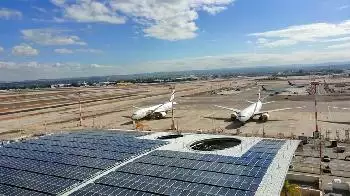 Der Flughafen Ben Gurion stellt auf erneuerbare Energien um