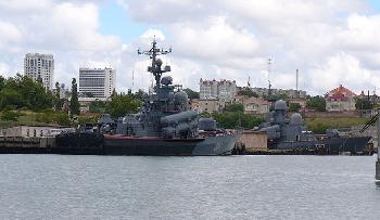 Der-ukrainische-Drohnenangriff-trifft-das-Hauptquartier-der-russischen-Schwarzmeerflotte-und-verdirbt-den-Tag-der-Marine