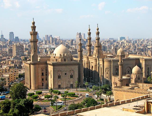 Ägypten: Muslim schreit „Es gibt keinen Gott außer Allah“ und sticht auf zwei Christen ein, weil sie Bier verkauft haben