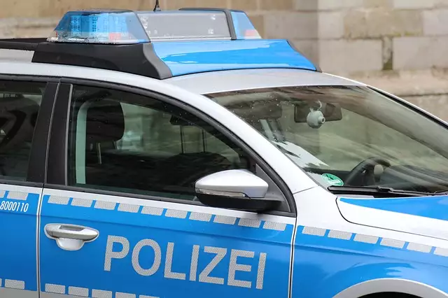 Polizeibeamte schikanieren Juden in Greiz
