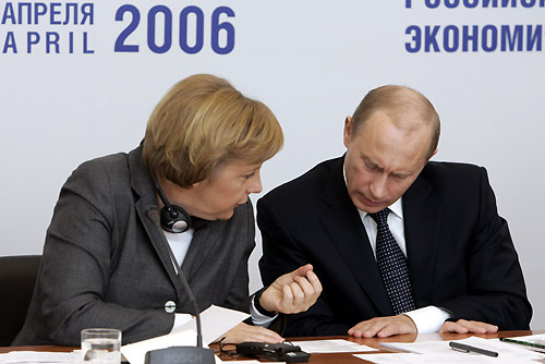  »Es ist ein offenes Geheimnis in Moskau«: War Angela Merkel KGB-Agentin?
