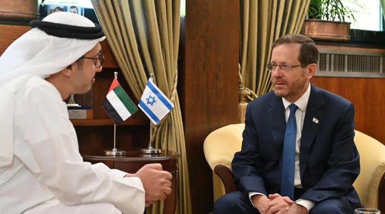 Außenminister der Vereinigten Arabischen Emirate in Israel anlässlich der 2-jährigen Zusammenarbeit zu Besuch