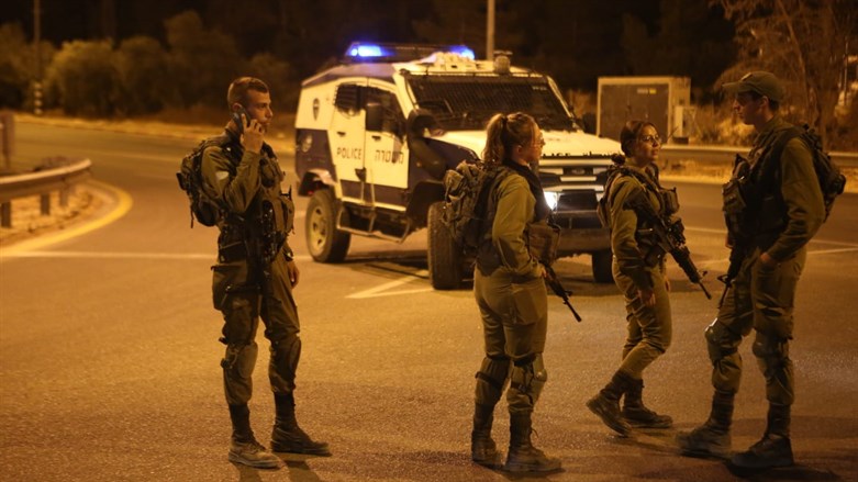 Hebron: 18-Jähriger angeschossen, als Terrorist auf Yeshiva schießt