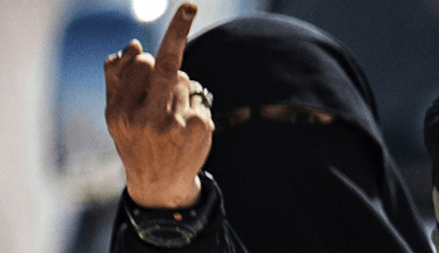 „Psychologisch zerbrechliche“, verschleierte Muslima mit Teppichmesser