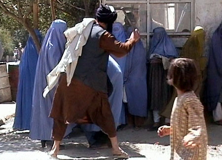 Die Taliban ermorden zwei Frauen in ihrem Haus.