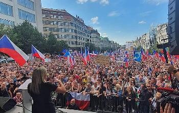 Massenproteste-in-Prag-120000-Demonstranten-in-Prag-auf-der-Strae