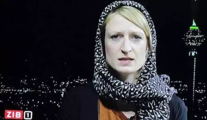 ORF berichtet mit Korrespondentin aus dem Iran mit Kopftuch über Anti-Kopftuch Proteste