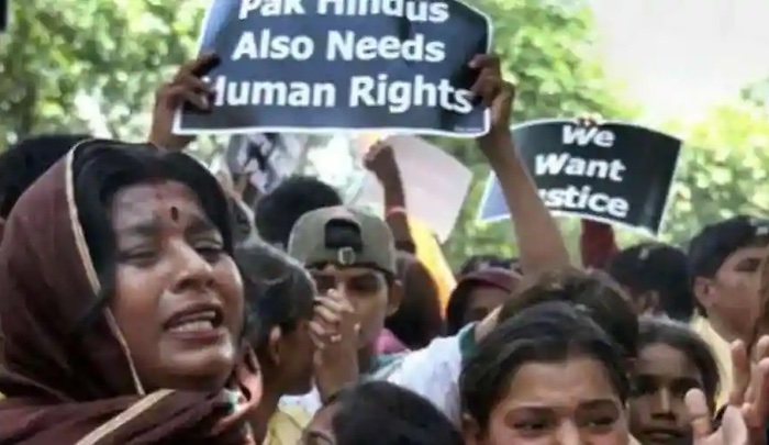 Muslim zieht Hindu-Frau nackt aus, hängt sie kopfüber auf, schlägt sie, vergewaltigt sie