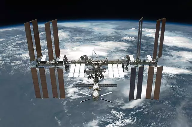 Die Internationale Raumstation kollidiert fast mit russischem Weltraumschrott