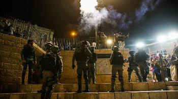 Bei-Unruhen-in-OstJerusalem-wurde-eine-Familie-beinahe-gelyncht-Polizisten-verletzt