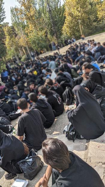 Die-Proteste-im-Iran-nehmen-angesichts-der-Besorgnis-ber-die-Behandlung-von-Hftlingen-wieder-zu