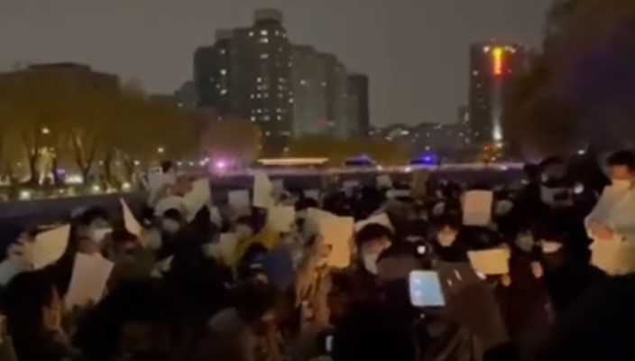 Demonstranten in China fordern Führer zum Rücktritt auf [Video]