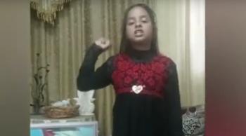 Ein-junges-palstinensisches-Mdchen-schickte-ihrem-inhaftierten-Vater-eine-Nachricht-ber-das-offizielle-Programm-von-PA-TV-Video