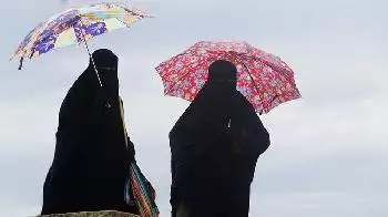 Türke zwingt seine Frau Kopftuch zu tragen, sticht elf Mal auf sie ein und sagt: „Ich wollte ihr nur Angst machen“