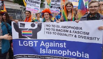 Muslime-jagen-und-verprgeln-LGBTPersonen-brutal-Video