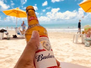 EcuadorFans-skandieren-Wir-wollen-Bier-nachdem-der-Verkauf-von-Alkohol-verboten-wurde